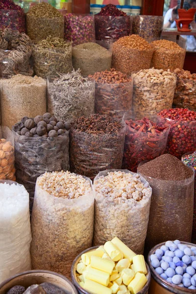 Färgglada Kryddor Den Traditionella Arabiska Souken Marknaden Dubai — Stockfoto