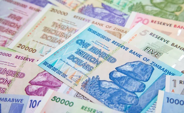 恶性通货膨胀后津巴布韦的钞票 — 图库照片