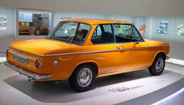 MÜZİK - 20 Nisan 2019 Münih, Almanya 'daki ünlü otomobil üreticisi BMW Genel Merkezi ve Müzesi. 