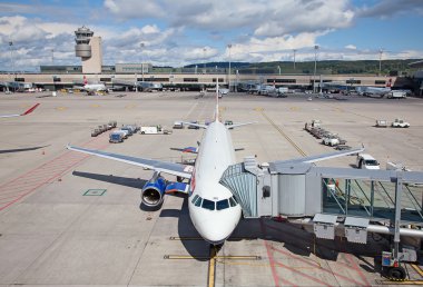 Zürih Havaalanı'nda Boeing 737 British airways