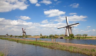 Doğal yakınındaki antik yel değirmenleri