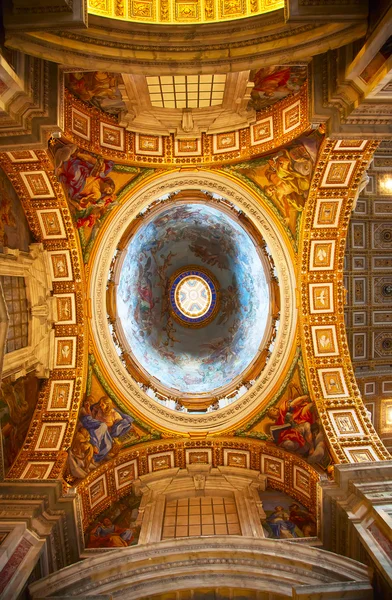 St. Peter dome in Rome — Stock Photo, Image