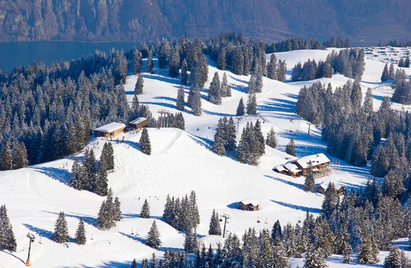 Piste sulla stazione sciistica — Foto Stock