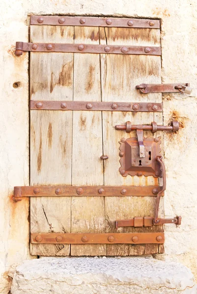 Antigua puerta en el castillo medieval — Foto de Stock