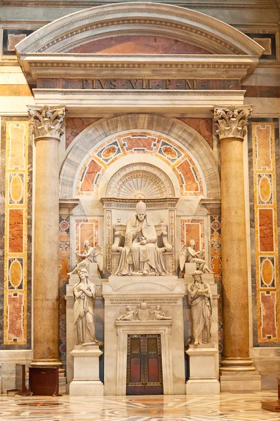 Cúpula de San Pedro en Roma — Foto de Stock