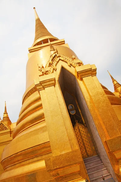 Großer Palast und Tempel des smaragdgrünen Buddha — Stockfoto