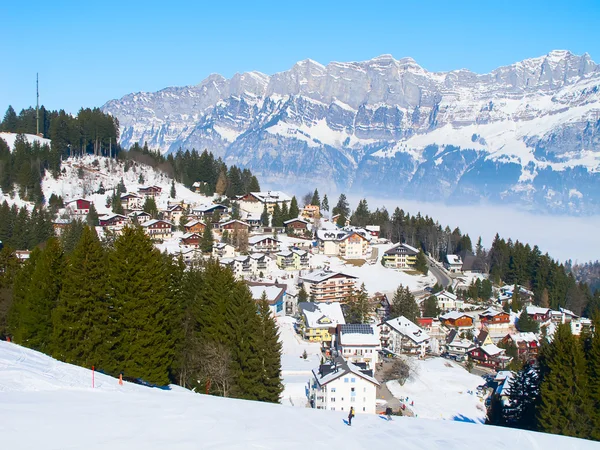 Piste sulla stazione sciistica — Foto Stock