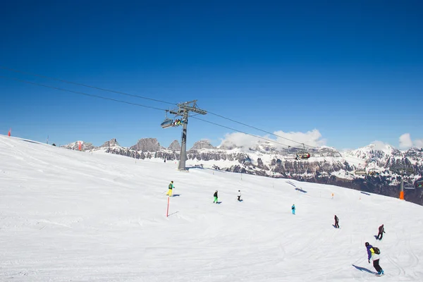 Inverno nos alpes suíços — Fotografia de Stock