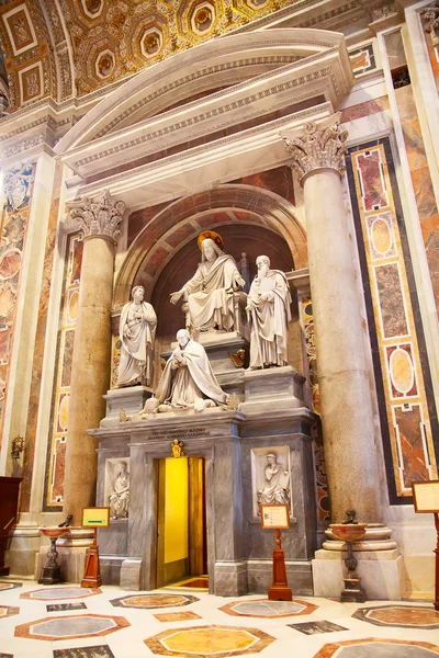 Koepel van de St. Pieter in Rome — Stockfoto