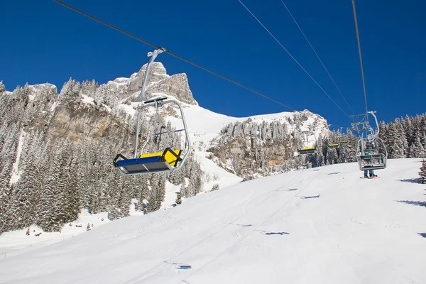 Invierno en los Alpes suizos —  Fotos de Stock