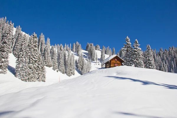 Invierno en los Alpes suizos — Foto de Stock