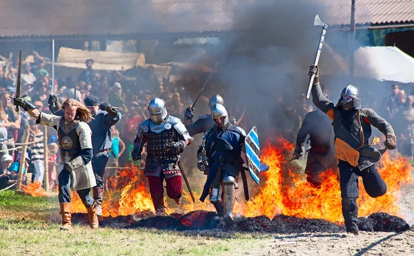 Onbekende mannen in knight armor — Stockfoto