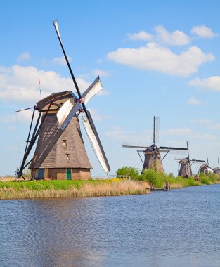 Doğal yakınındaki antik yel değirmenleri