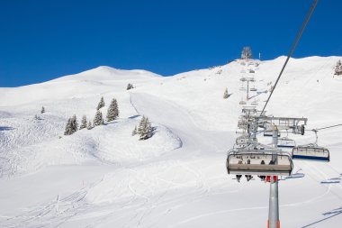 Ski lift İsviçre Alpleri'nde