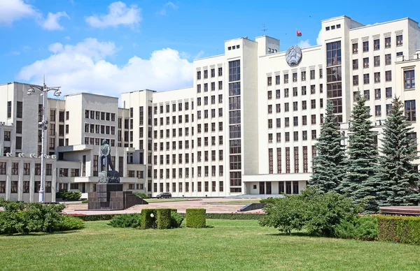 Edificio del Parlamento en Minsk . —  Fotos de Stock