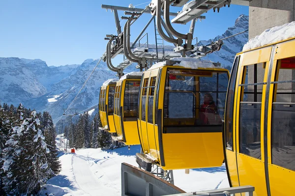 Αναβατήρας σκι σε ελβετικές Άλπεις — Φωτογραφία Αρχείου