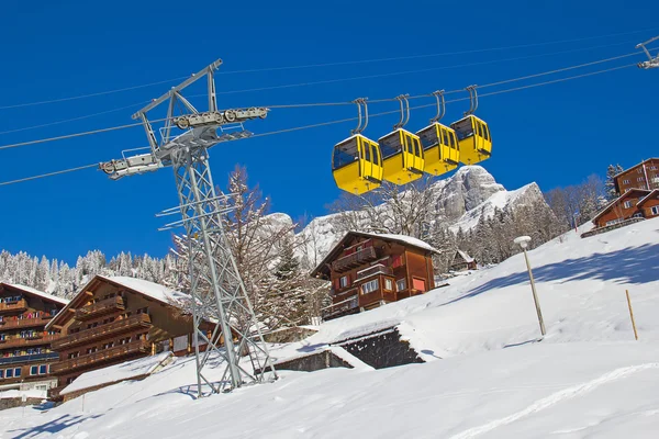 Wyciąg narciarski w szwajcarskich Alpach — Zdjęcie stockowe