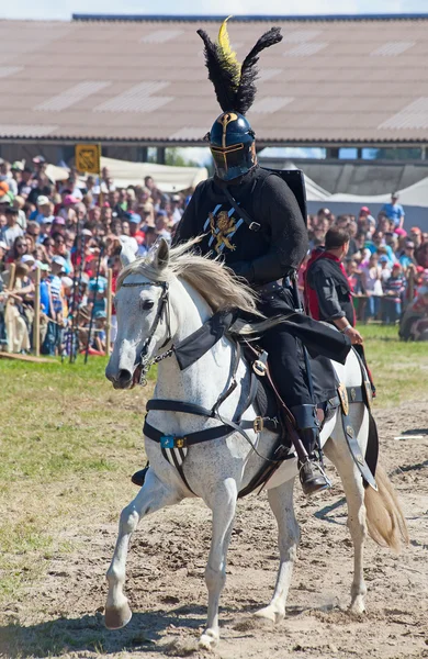 Man in knight armor on the horse — Stock Photo, Image