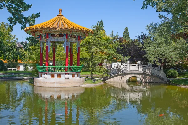 Traditional Chinese gazebo — Stock Photo, Image