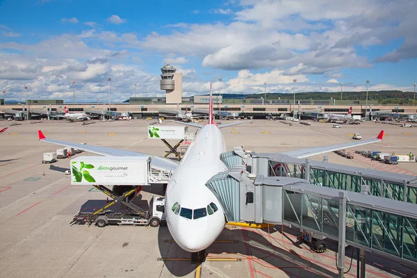 Aereo all'aeroporto di Zurigo — Foto Stock