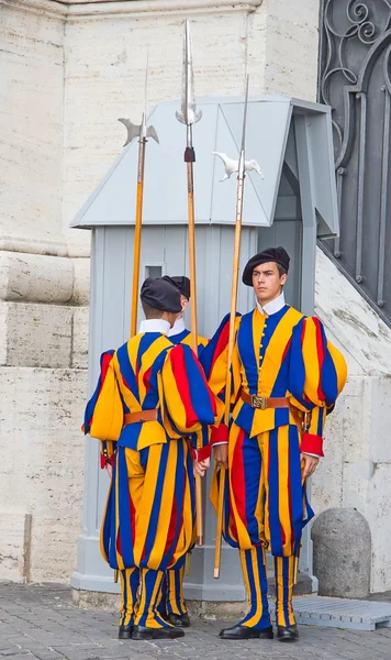 Célèbres gardes suisses au Vatican — Photo