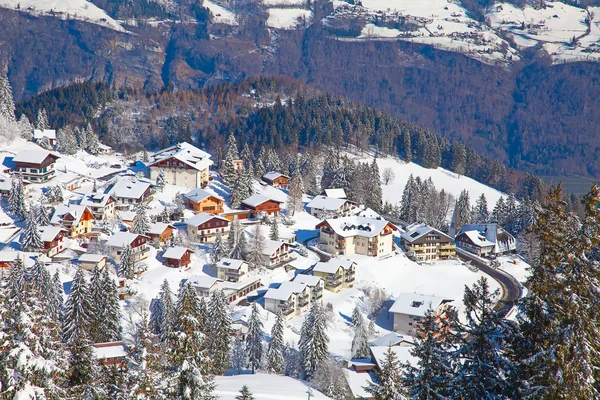 Mooie winter in de Zwitserse Alpen — Stockfoto