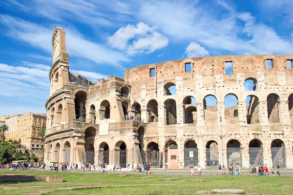 Oude ruïnes van het colloseum in Rome — Stockfoto