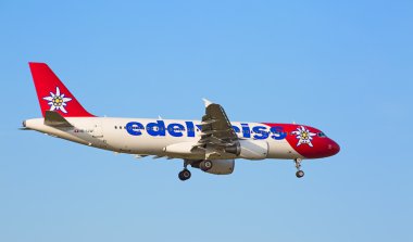 Airbus A319, Zurich airport Edelweiss havada
