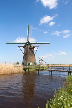 Doğal yakınındaki antik yel değirmenleri