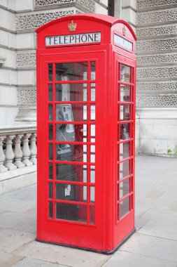 Londra 'da kırmızı telefon kulübesi