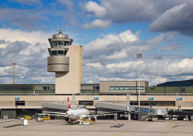 Zürih'te uçak için hazırlanıyor çıkar