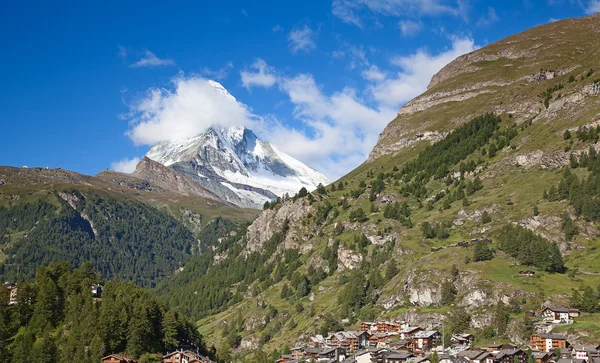 Famosa montaña Matterhorn (pico Cervino ) —  Fotos de Stock