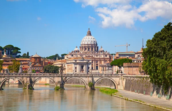 St. Peter's Basilica in Rome — Stock Photo, Image