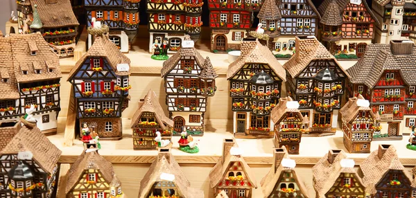 Casas tradicionales alsacianas en el mercado — Foto de Stock