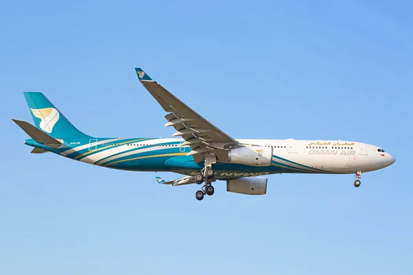 Airbus A330 Oman Air nell'aeroporto di Zurigo — Foto Stock