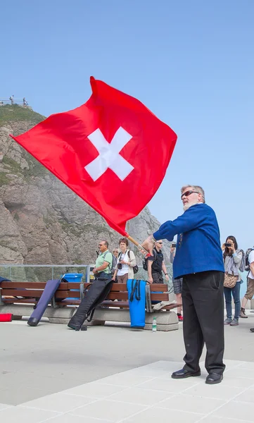 Švýcarská vlajka frézu na Pilatus — Stock fotografie