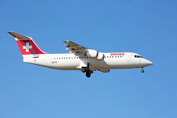 AVRO RJ100 Swiss Air în aeroportul din Zurich — Fotografie, imagine de stoc