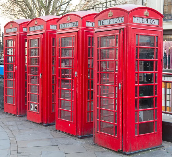 Röda telefonkiosker i London — Stockfoto