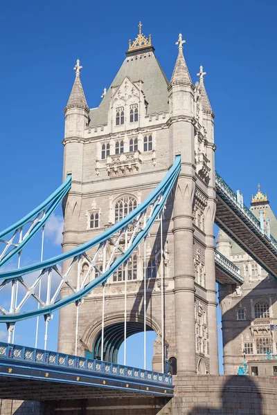 Slavný tower bridge v Londýně — Stock fotografie