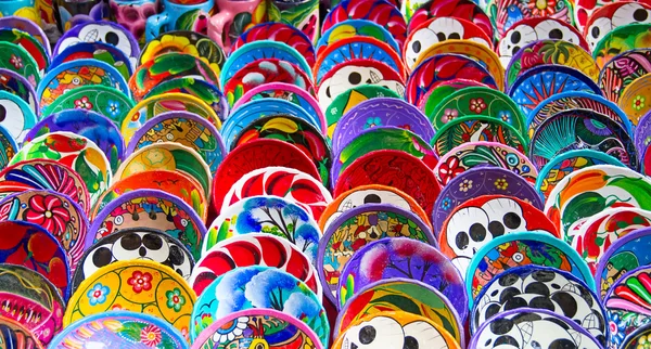 Barevné tradiční mexická keramika — Stock fotografie