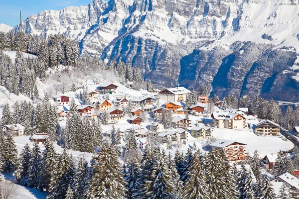 İsviçre Alplerinde kış — Stok fotoğraf