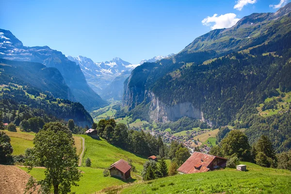 Vesnice Grindelwald ve švýcarských Alpách — Stock fotografie