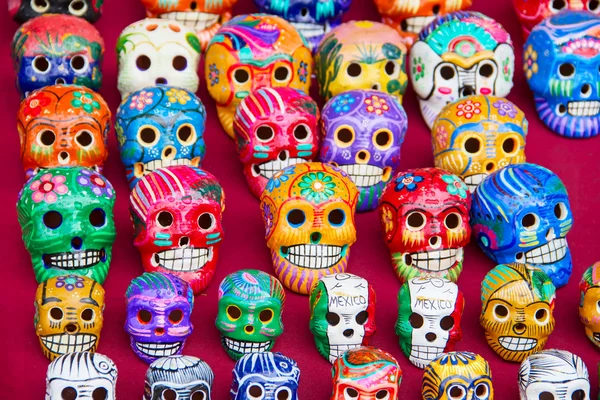 Colorful traditional mexican ceramics — Stock Photo, Image