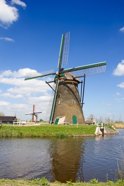 Doğal yakınındaki antik yel değirmeni