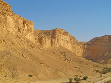 Suudi Arabistan kayalarda kil