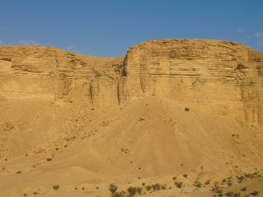 Suudi Arabistan kayalarda kil