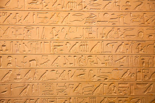 Egyptian hieroglyphs on wall — Stock Photo, Image