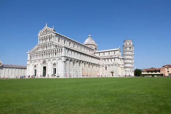 Lutande torn av pisa — Stockfoto