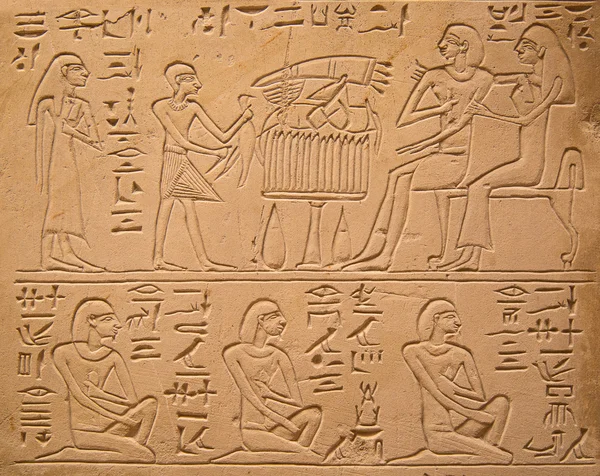 Egyptiska hieroglyfer på vägg — Stockfoto