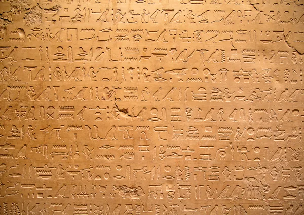 Hieróglifos egípcios na parede — Fotografia de Stock